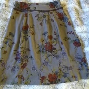 Cabi flower embroidered taupe skirt sz 4